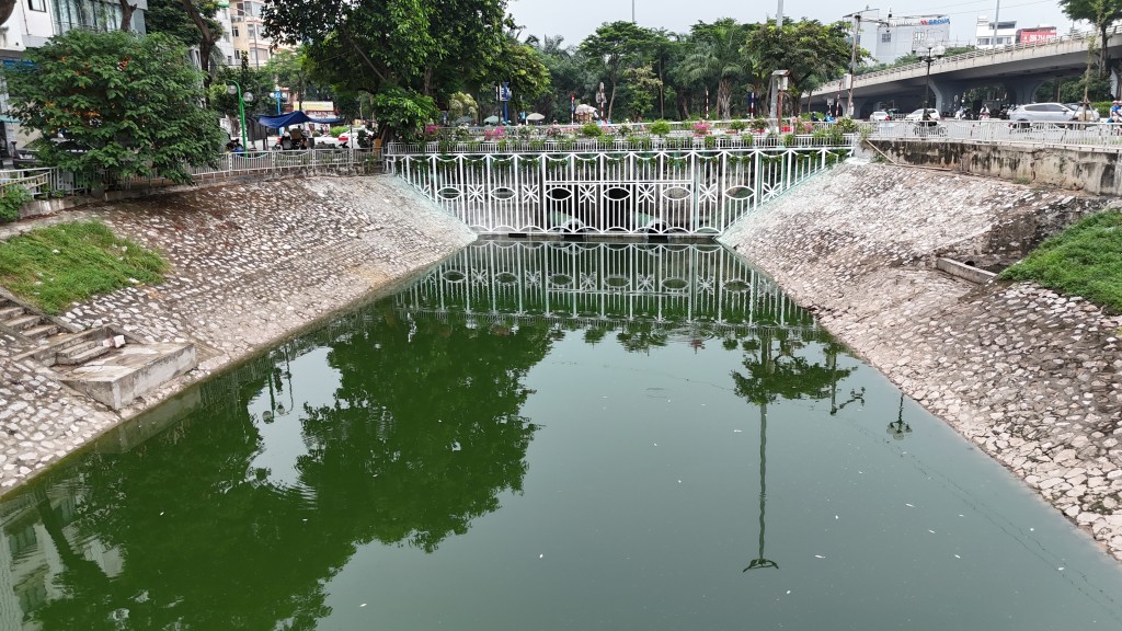 Người dân ấn tượng với công năng và kiến trúc đập dâng Tô Lịch