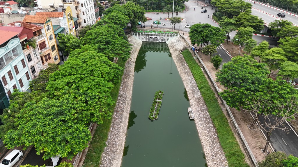 Người dân ấn tượng với công năng và kiến trúc đập dâng Tô Lịch
