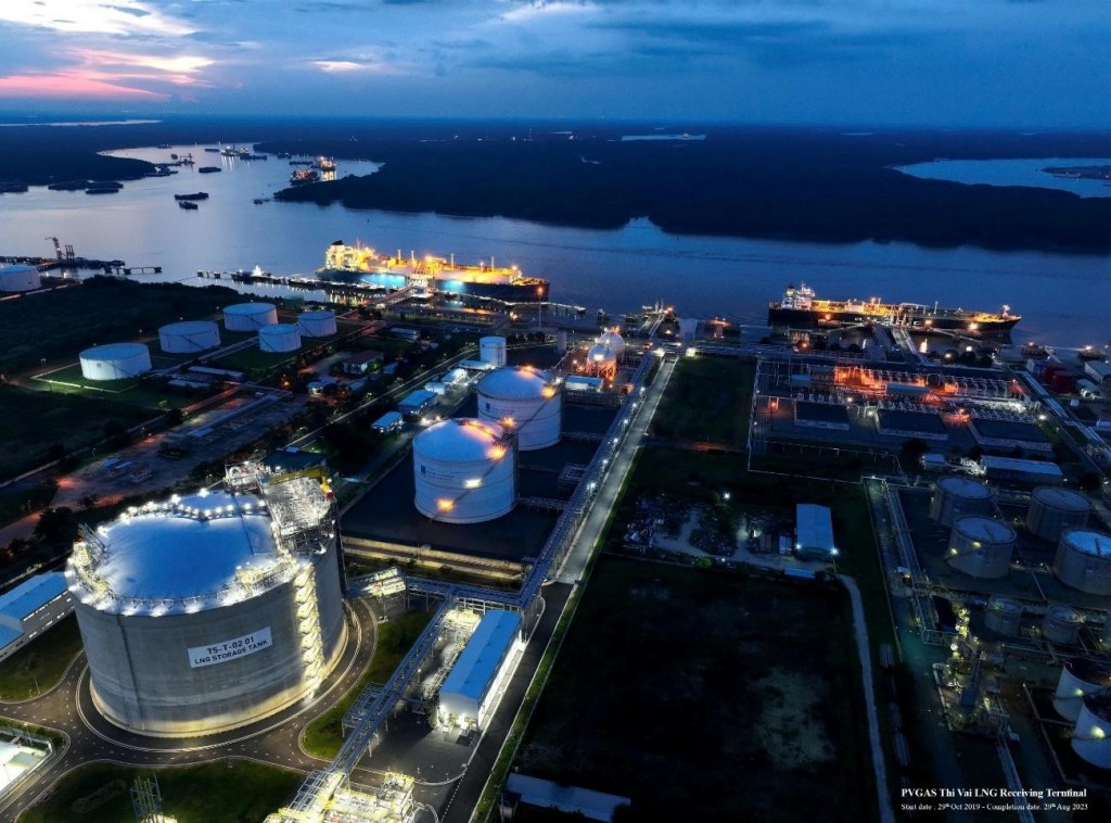 Kho chứa LNG 1 MMTPA tại Thị Vải về đêm