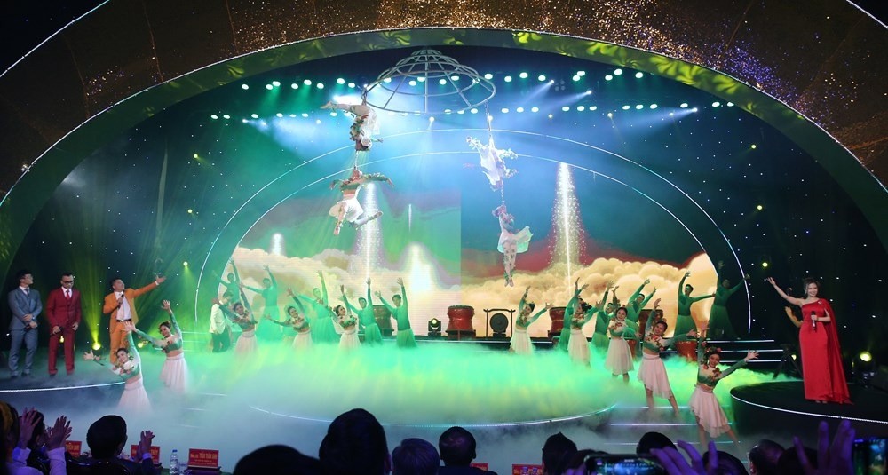 Bộ VHTTDL và các Bộ, ngành trong thời gian vừa qua đã tổ chức các concert tầm cỡ, thu hút mạnh mẽ giới trẻ, lan tỏa tinh thần yêu nước, góp phần thúc đẩy ngành Công nghiệp văn hóa