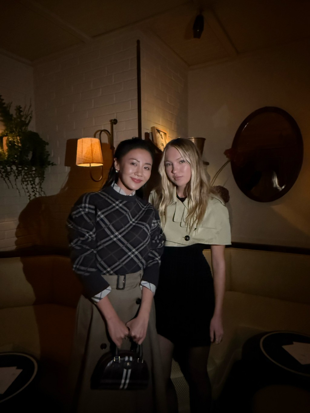 Văn Mai Hương và người mẫu Lila Grace Văn Mai Hương và người mẫu Lila Grace