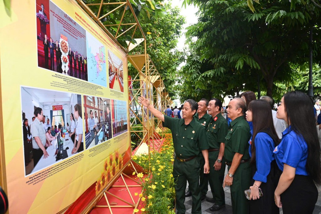 Hình ảnh 2 thế hệ cùng có mặt tại sự kiện ý nghĩa