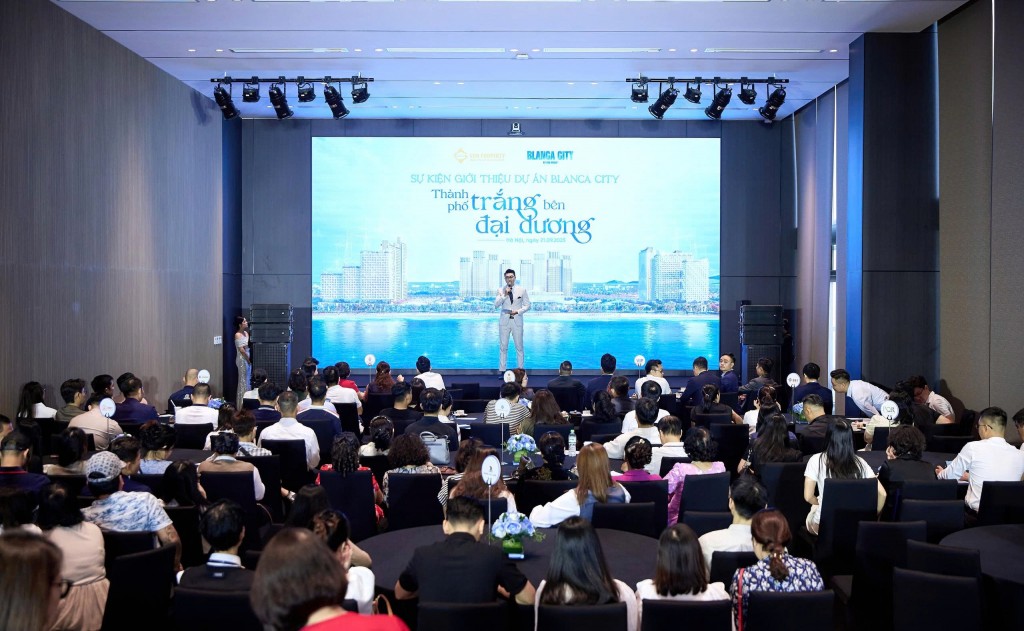 Gần 200 khách mời có mặt tại sự kiện giới thiệu Blanca City tại Sun Gallery Tay Ho Gần 200 khách mời có mặt tại sự kiện giới thiệu Blanca City tại Sun Gallery Tay Ho