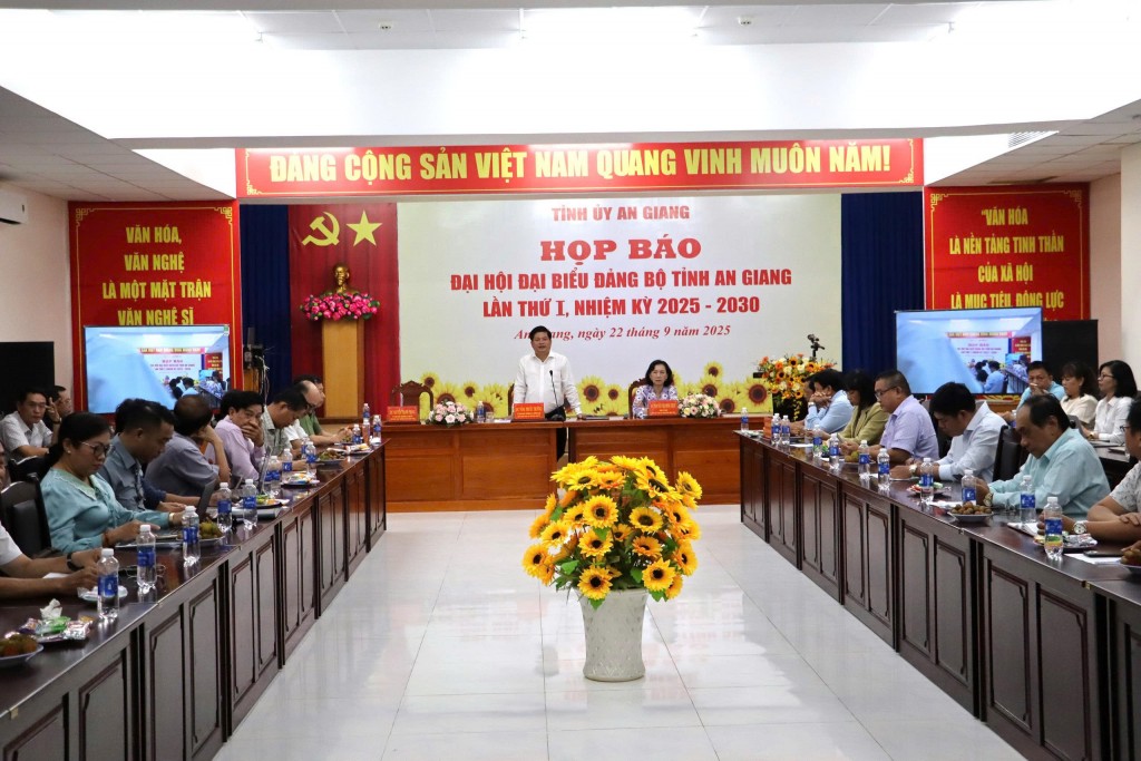 Ủy viên Ban Thường vụ, Trưởng Ban Tuyên giáo và Dân vận Tỉnh ủy Tống Phước Trường thông tin về công tác chuẩn bị Đại hội đại biểu Đảng bộ tỉnh An Giang Ủy viên Ban Thường vụ, Trưởng Ban Tuyên giáo và Dân vận Tỉnh ủy Tống Phước Trường thông tin về công tác chuẩn bị Đại hội đại biểu Đảng bộ tỉnh An Giang