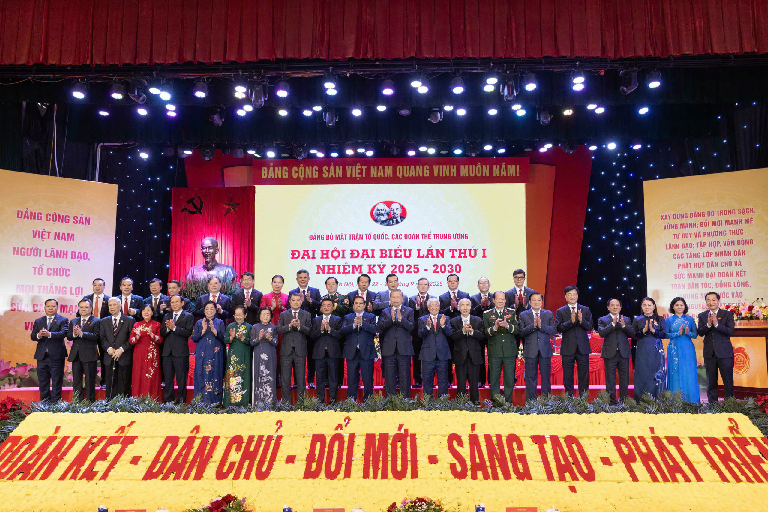 Chung sức, đồng lòng thực hiện thắng lợi nghị quyết đại hội Chung sức, đồng lòng thực hiện thắng lợi nghị quyết đại hội