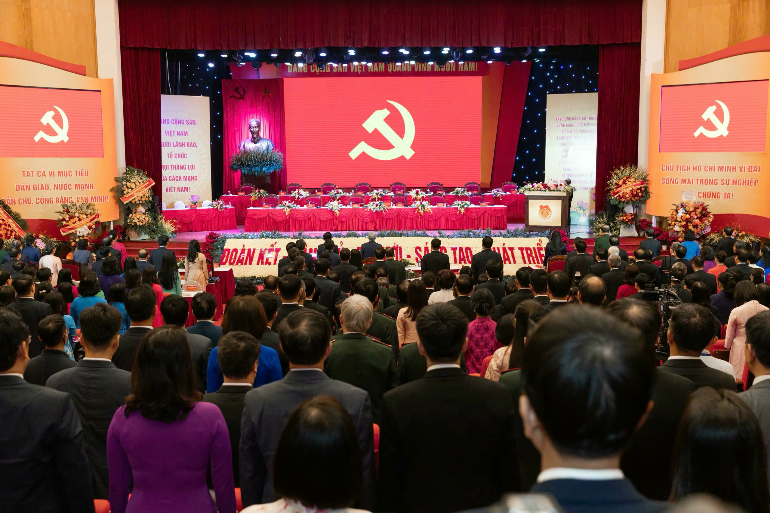 Chung sức, đồng lòng thực hiện thắng lợi nghị quyết đại hội Chung sức, đồng lòng thực hiện thắng lợi nghị quyết đại hội