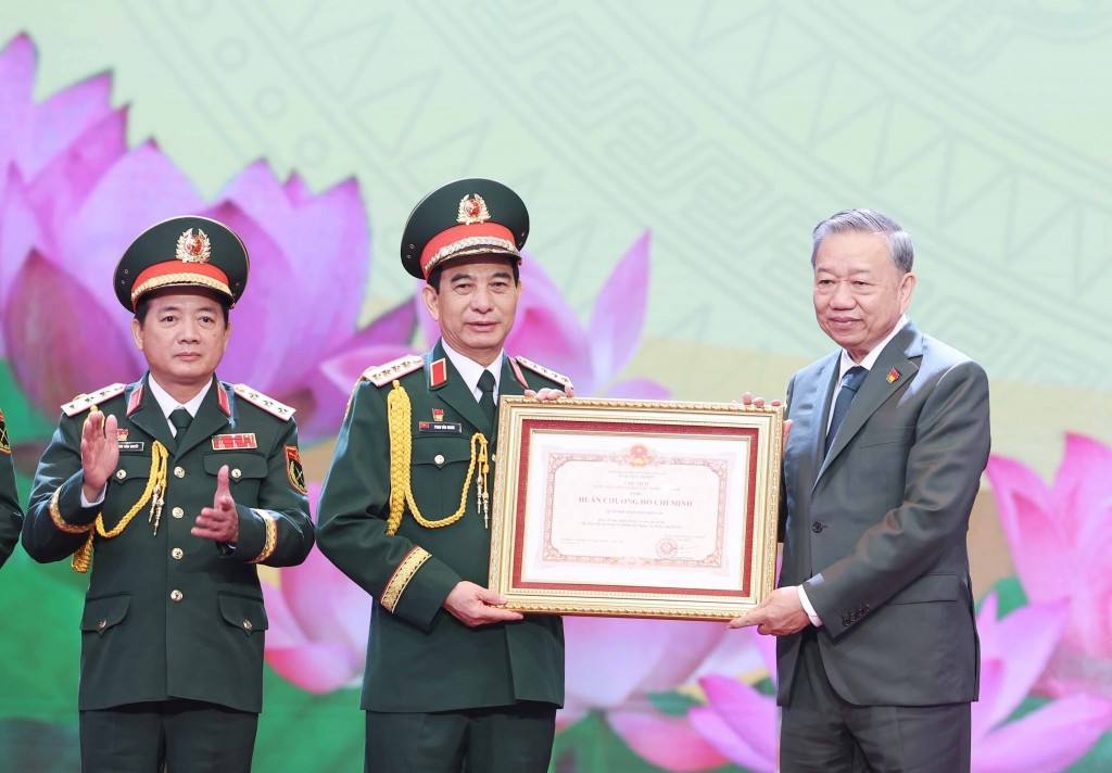 Mãi mãi xứng danh Bộ đội Cụ Hồ Mãi mãi xứng danh Bộ đội Cụ Hồ