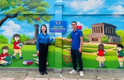 Vẽ niềm tự hào dân tộc từ bức tường học đường