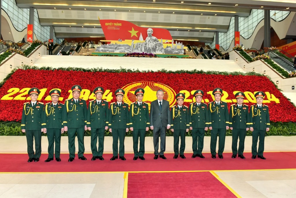 Tổng Bí thư Tô Lâm với các đồng chí lãnh đạo Quân ủy Trung ương, Bộ Quốc phòng tại Lễ kỷ niệm trọng thể 80 năm Ngày thành lập Quân đội nhân dân Việt Nam (22/12/1944-22/12/2024) và 35 năm Ngày Quốc phòng toàn dân (22/12/1989 - 22/12/2024) Tổng Bí thư Tô Lâm với các đồng chí lãnh đạo Quân ủy Trung ương, Bộ Quốc phòng tại Lễ kỷ niệm trọng thể 80 năm Ngày thành lập Quân đội nhân dân Việt Nam (22/12/1944-22/12/2024) và 35 năm Ngày Quốc phòng toàn dân (22/12/1989 - 22/12/2024)
