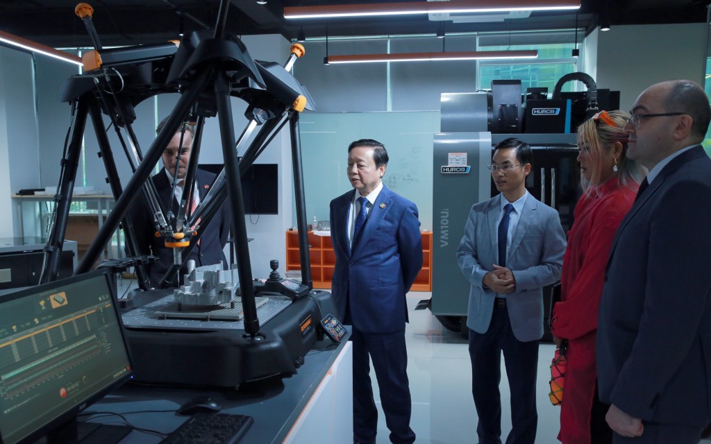 Phó Thủ tướng thăm Trung tâm Đổi mới sáng tạo Quốc gia (NIC) - Ảnh: VGP/Minh Khôi