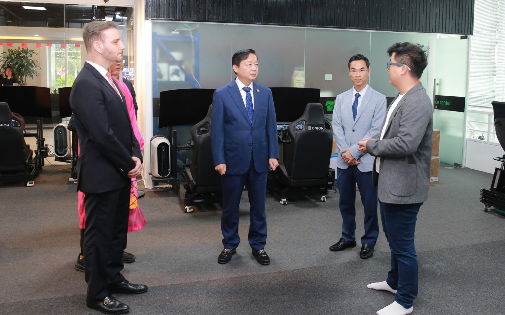 Phó Thủ tướng thăm Trung tâm Đổi mới sáng tạo Quốc gia (NIC) - Ảnh: VGP/Minh Khôi