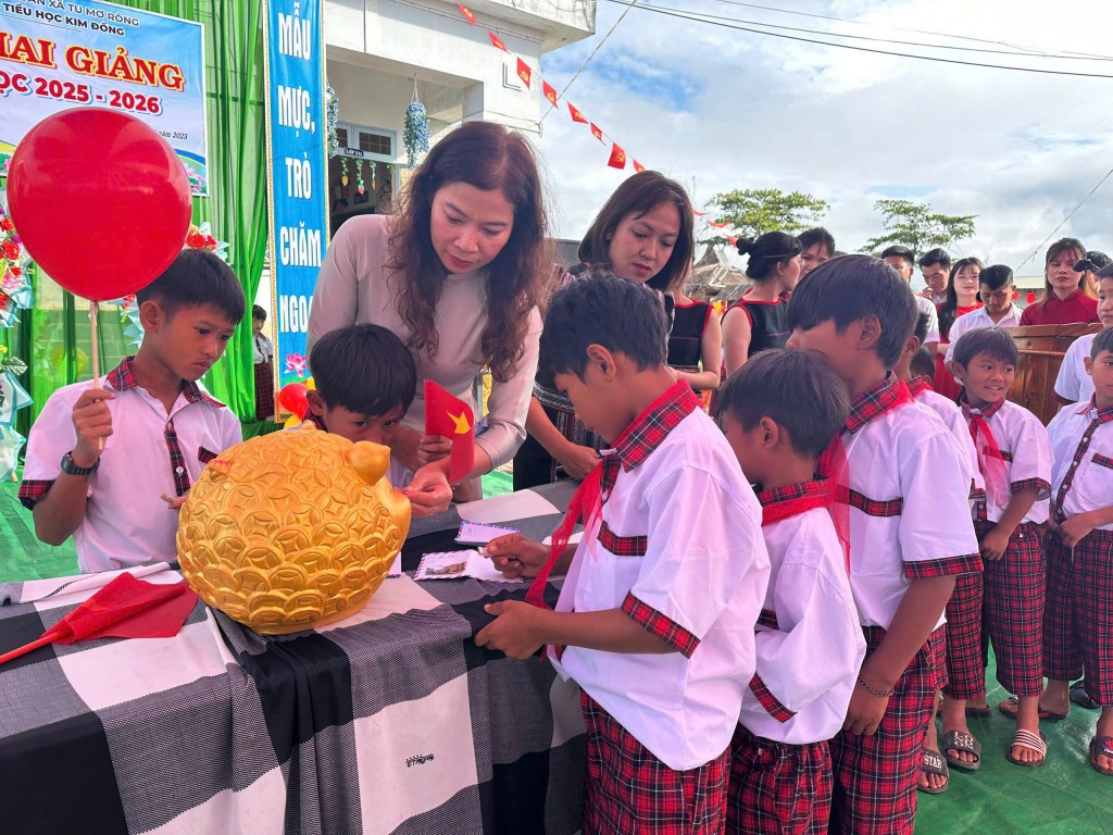 Ước mơ được thắp sáng từ những bữa cơm đong đầy yêu thương