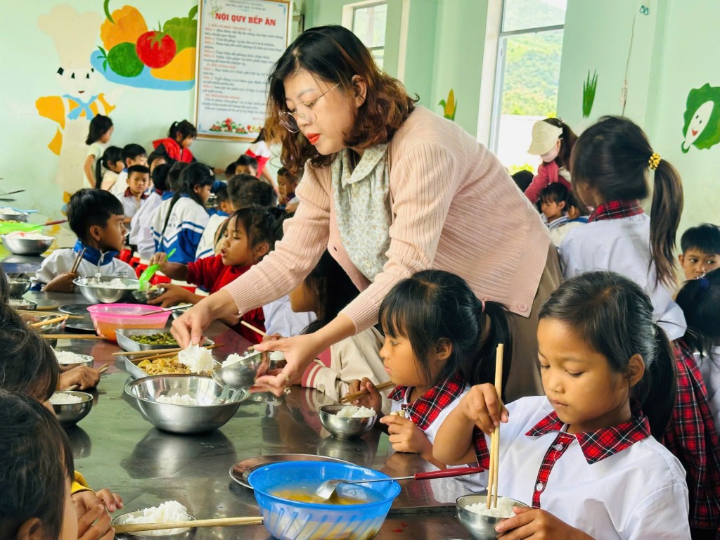 Ước mơ được thắp sáng từ những bữa cơm đong đầy yêu thương Ước mơ được thắp sáng từ những bữa cơm đong đầy yêu thương