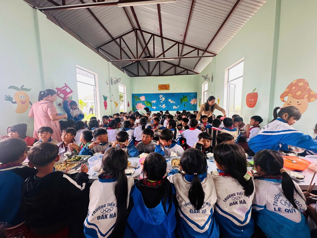 Ước mơ được thắp sáng từ những bữa cơm đong đầy yêu thương Ước mơ được thắp sáng từ những bữa cơm đong đầy yêu thương