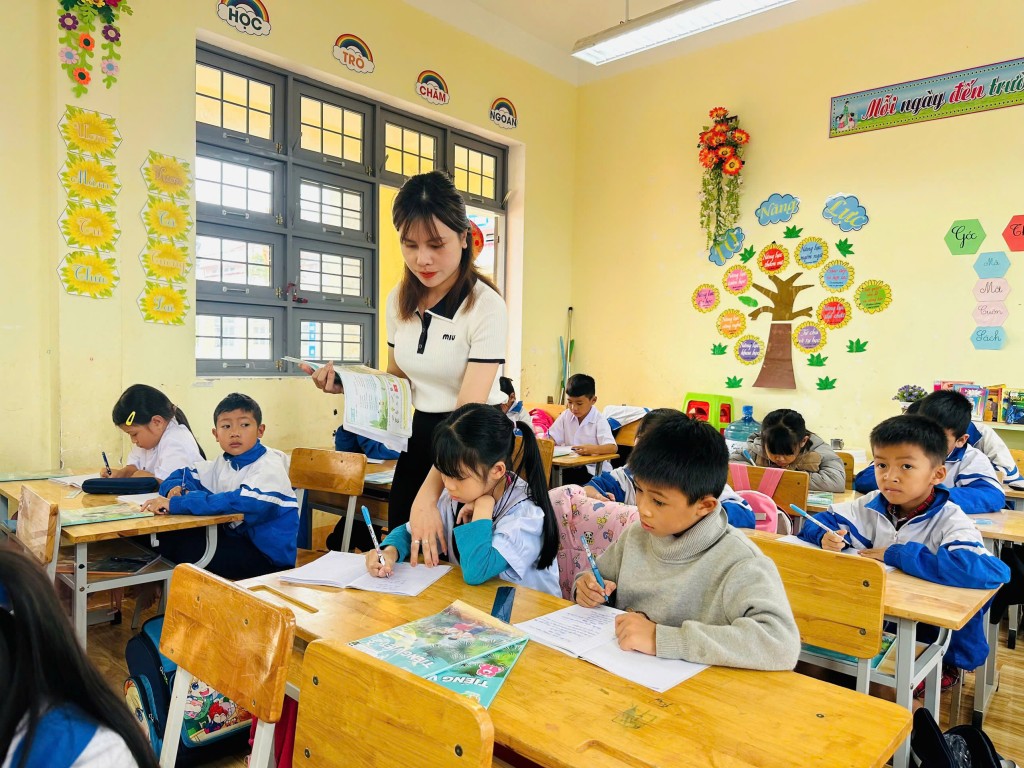 Dù khó khăn đến mấy, những ước mơ vẫn sẽ tiếp tục được thắp sáng từ chính những bữa cơm đong đầy yêu thương. Dù khó khăn đến mấy, những ước mơ vẫn sẽ tiếp tục được thắp sáng từ chính những bữa cơm đong đầy yêu thương.