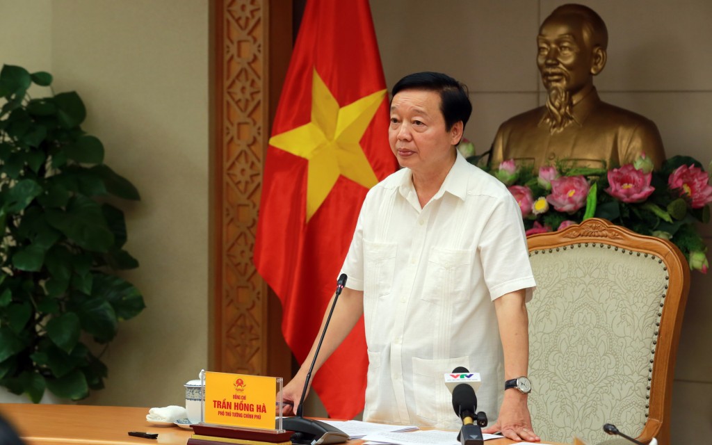 Phó Thủ tướng Trần Hồng Hà chủ trì cuộc họp về phương án triển khai ứng phó với siêu bão Ragasa (bão số 9) - Ảnh: VGP/Minh Khôi