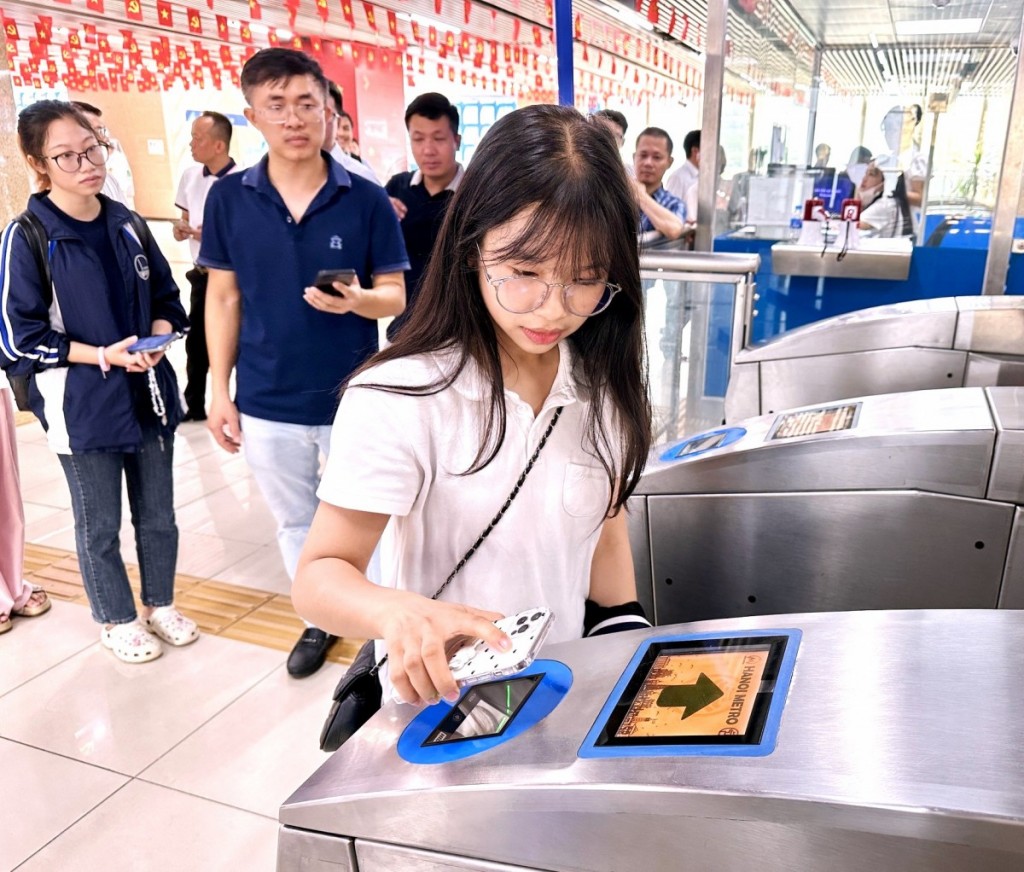 Tăng cường chuyển đổi số và hiện đại hóa giao thông công cộng