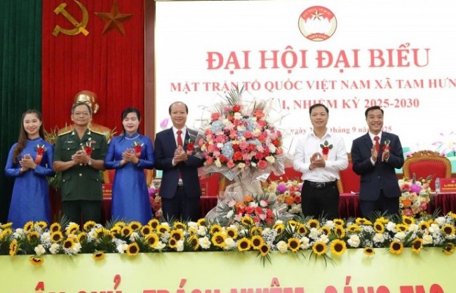 Những gam màu tươi sáng tạo nên bức tranh đoàn kết ở Tam Hưng