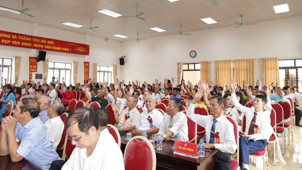 Những gam màu tươi sáng tạo nên bức tranh đoàn kết ở Tam Hưng