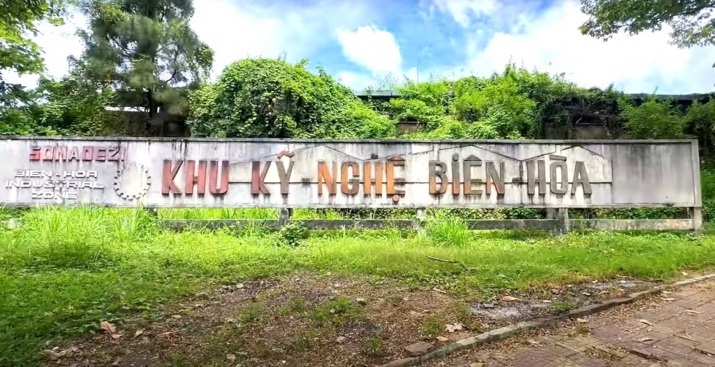 KCN Biên Hòa 1 (Đồng Nai) là KCN đầu tiên của Việt Nam được xây dựng vào năm 1963, với tên gọi Khu kỹ nghệ Biên Hòa