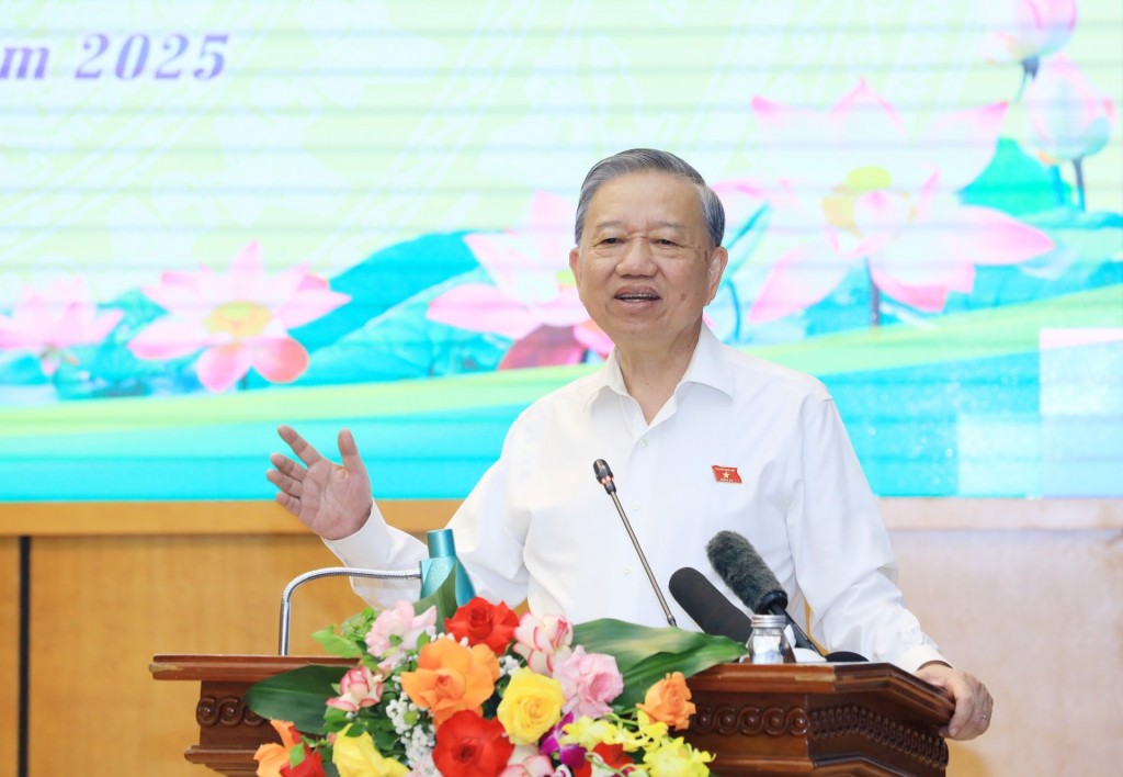 Tổng Bí thư Tô Lâm phát biểu tại hội nghị tiếp xúc cử tri Đơn vị bầu cử số 1. Ảnh: Viết Thành