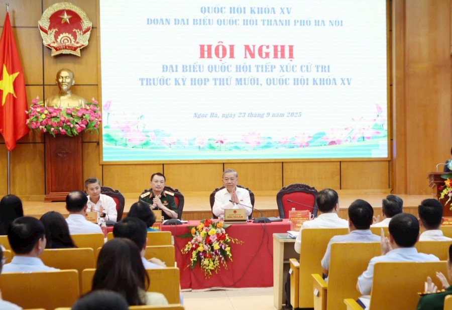 Tổng Bí thư Tô Lâm và các đại biểu Quốc hội tại hội nghị tiếp xúc cử tri Đơn vị bầu cử số 1. Ảnh: Viết Thành