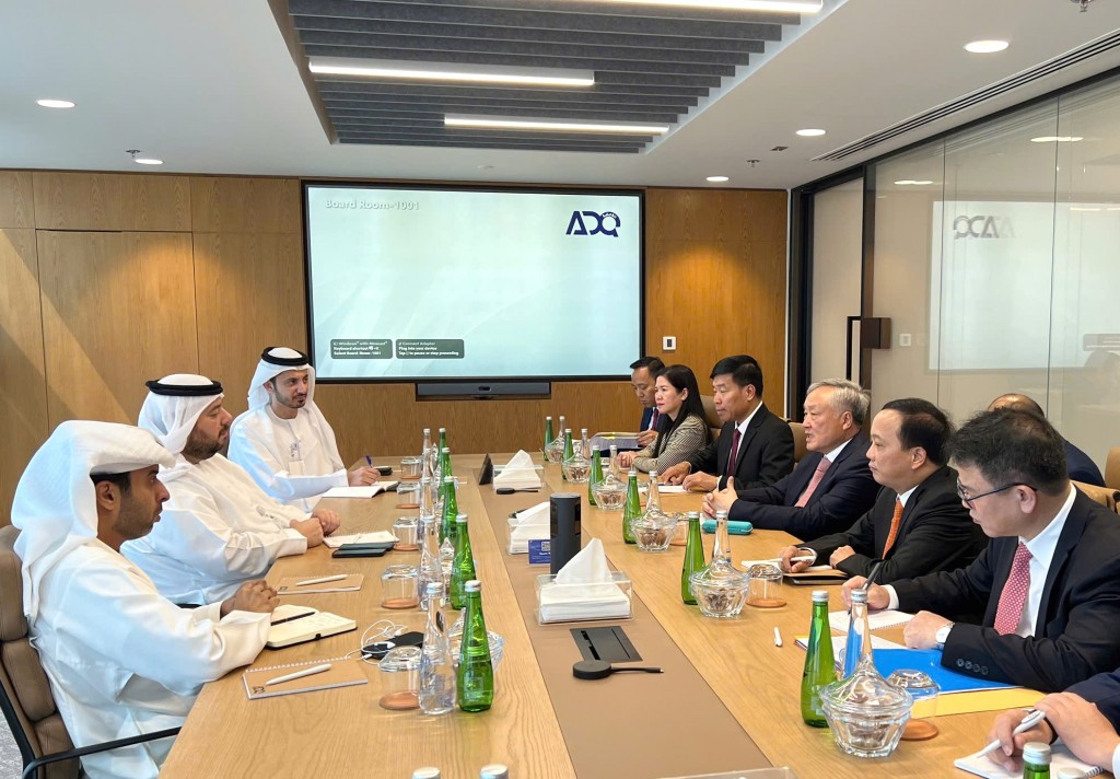 Phó Thủ tướng Thường trực Chính phủ Nguyễn Hòa Bình đề nghị Bộ Đầu tư UAE hỗ trợ Việt Nam trong quá trình xây dựng và phát triển Trung tâm tài chính quốc tế - Ảnh: VGP/Nguyễn Hoàng