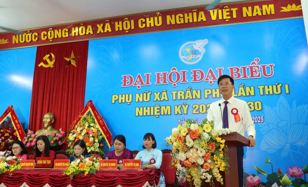 Đồng chí Nguyễn Nguyên Hùng - Bí thư Đảng ủy xã Trần Phú phát biểu chỉ đạo tại Đại hội