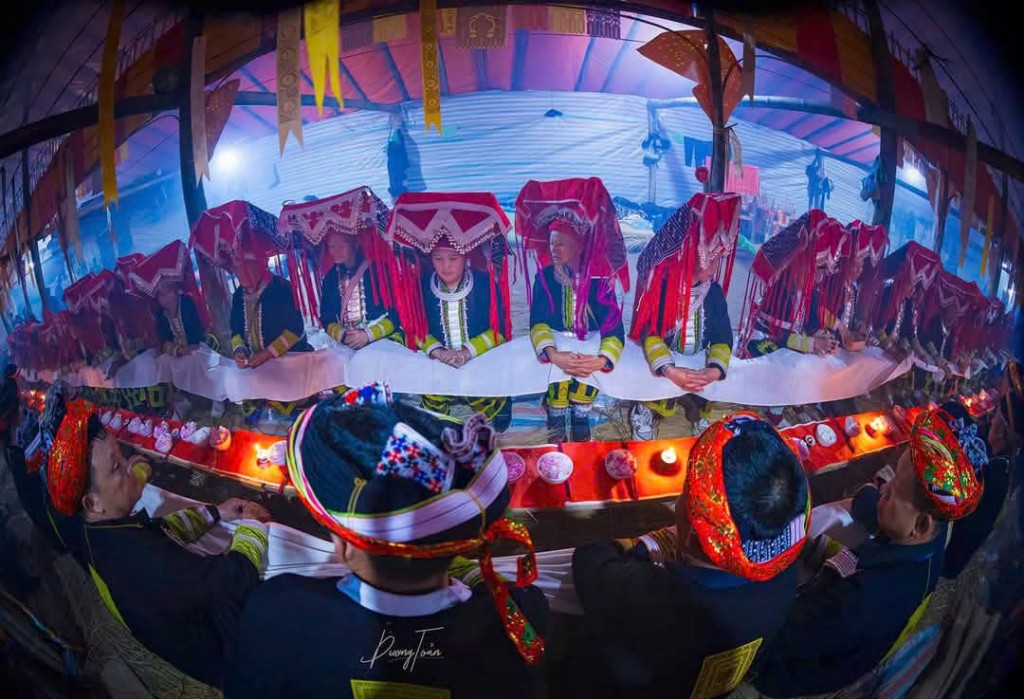 Chương trình có sự tham gia biểu diễn của các nghệ nhân, Nhân dân Chương trình có sự tham gia biểu diễn của các nghệ nhân, Nhân dân