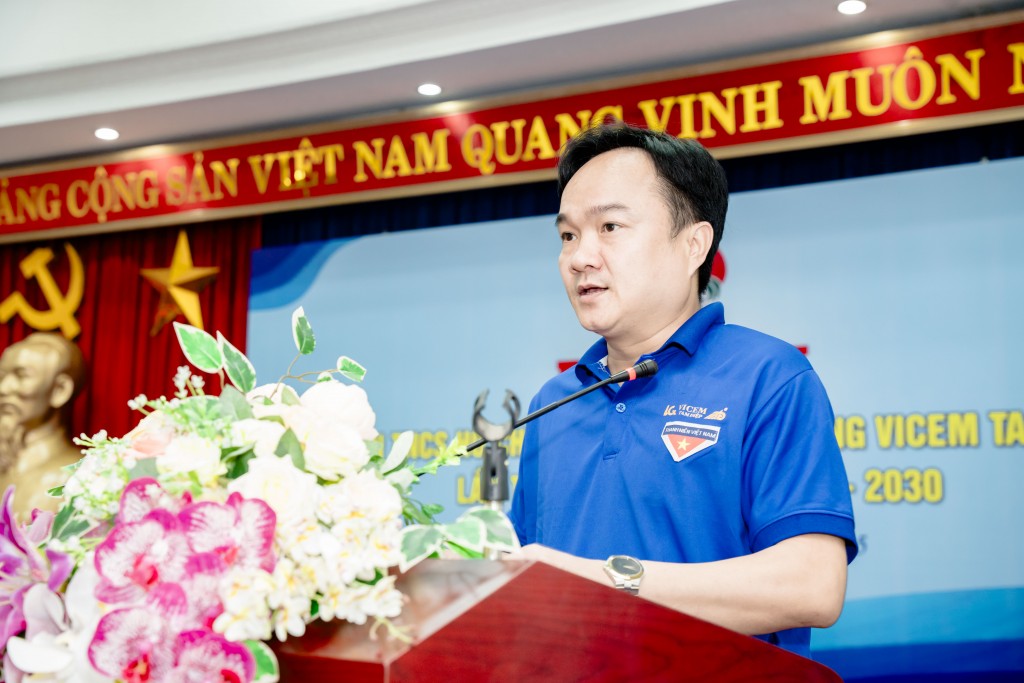 Phạm Trung Dũng- BT ĐTN phát biểu tham luận, đóng góp ý kiến tại Đại hội Đoàn Công ty Xi măng Tam Điệp.