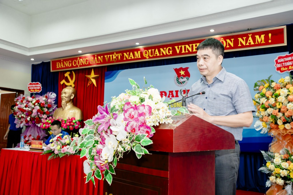 Đại diện lãnh đạo Công ty Xi măng Tam Điệp phát biểu chỉ đạo tại Đại hội