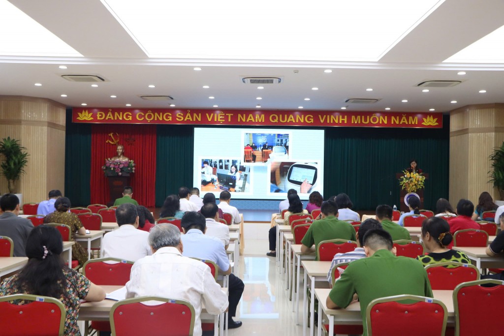 Toàn cảnh hội nghị tổng kết thực hiện chiến dịch 45 ngày đêm chuyển đổi số