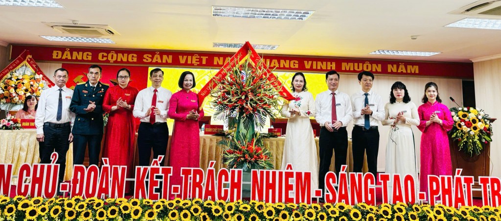 Vun đắp khối đại đoàn kết, gắn bó chính quyền với Nhân dân