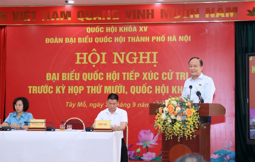 Cử tri kiến nghị sớm ban hành bộ sách giáo khoa chuẩn toàn quốc