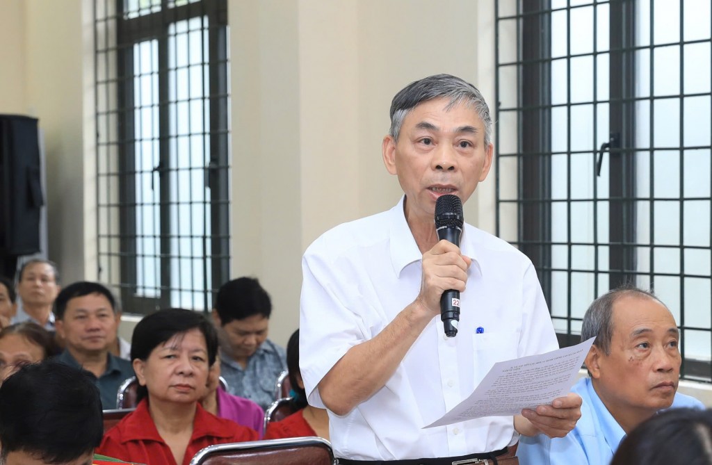 Cử tri kiến nghị sớm ban hành bộ sách giáo khoa chuẩn toàn quốc