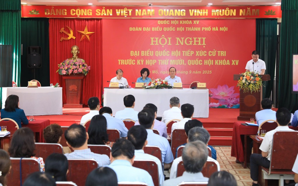 Cử tri kiến nghị sớm ban hành bộ sách giáo khoa chuẩn toàn quốc