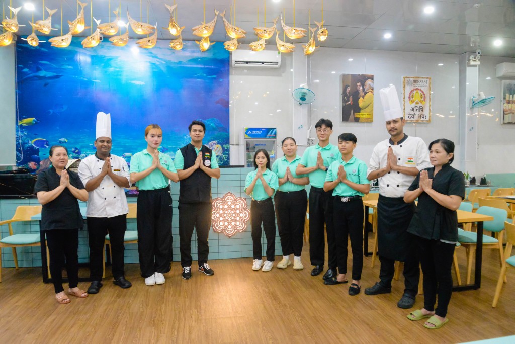 Đội ngũ nhân viên người Việt được đào tạo theo tiêu chuẩn quốc tế, vừa chuyên nghiệp, thân thiện, vừa chu đáo. Đội ngũ nhân viên người Việt được đào tạo theo tiêu chuẩn quốc tế, vừa chuyên nghiệp, thân thiện, vừa chu đáo.