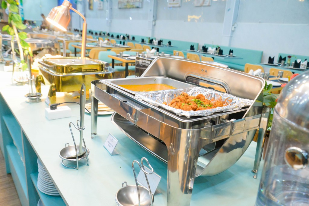 Thực đơn đa dạng của Benaras Pearl là sự kết hợp tinh tế giữa ẩm thực truyền thống và hiện đại, trải dài từ Bắc đến Nam Ấn. Thực đơn đa dạng của Benaras Pearl là sự kết hợp tinh tế giữa ẩm thực truyền thống và hiện đại, trải dài từ Bắc đến Nam Ấn.