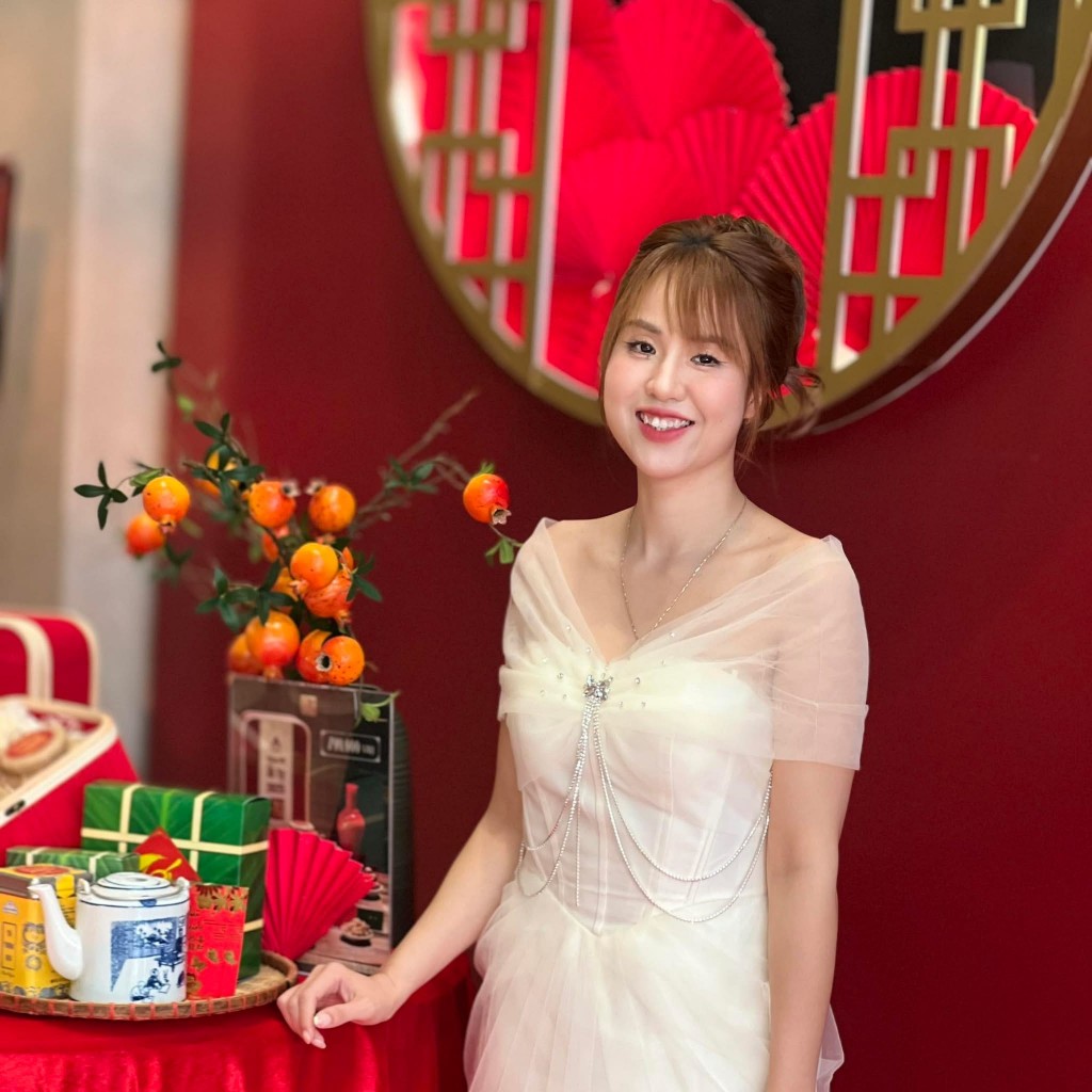 “Chúng tôi không dạy công thức thành công, chúng tôi xây hệ sinh thái để mỗi người tự bước đi”, đại diện Sonnet Group nói. “Chúng tôi không dạy công thức thành công, chúng tôi xây hệ sinh thái để mỗi người tự bước đi”, đại diện Sonnet Group nói.