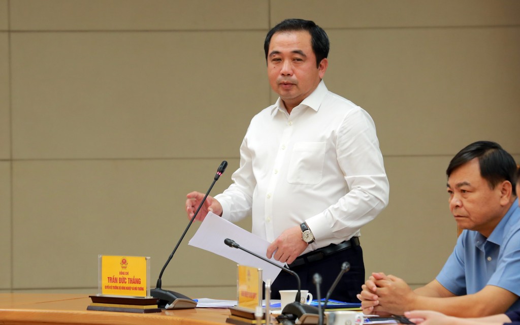 Quyền Bộ trưởng Bộ Nông nghiệp và Môi trường Trần Đức Thắng báo cáo tại cuộc họp - Ảnh: VGP/Minh Khôi