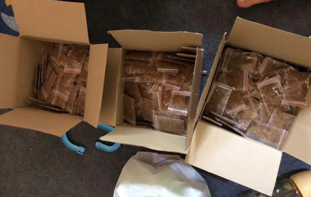 Thu giữ 2kg ma túy dạng cỏ Tobaco Thu giữ 2kg ma túy dạng cỏ Tobaco