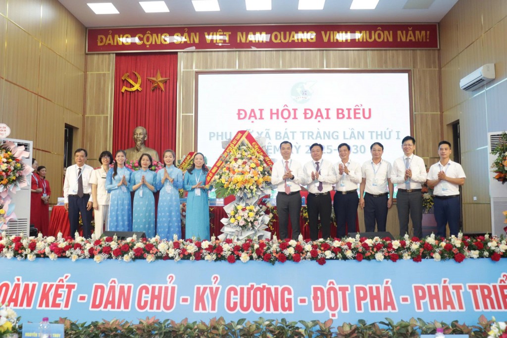 Phát huy vai trò của phụ nữ trong xây dựng gia đình văn minh, tiến bộ, hạnh phúc Phát huy vai trò của phụ nữ trong xây dựng gia đình văn minh, tiến bộ, hạnh phúc