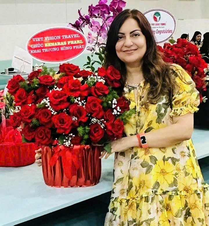 Bà Nidhi Arora – nhà sáng lập và chủ sở hữu chuỗi nhà hàng Benaras. Bà Nidhi Arora – nhà sáng lập và chủ sở hữu chuỗi nhà hàng Benaras.