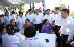 Quyết tâm triển khai Nghị quyết 72 - NQ/TW xây dựng nền y tế hiện đại