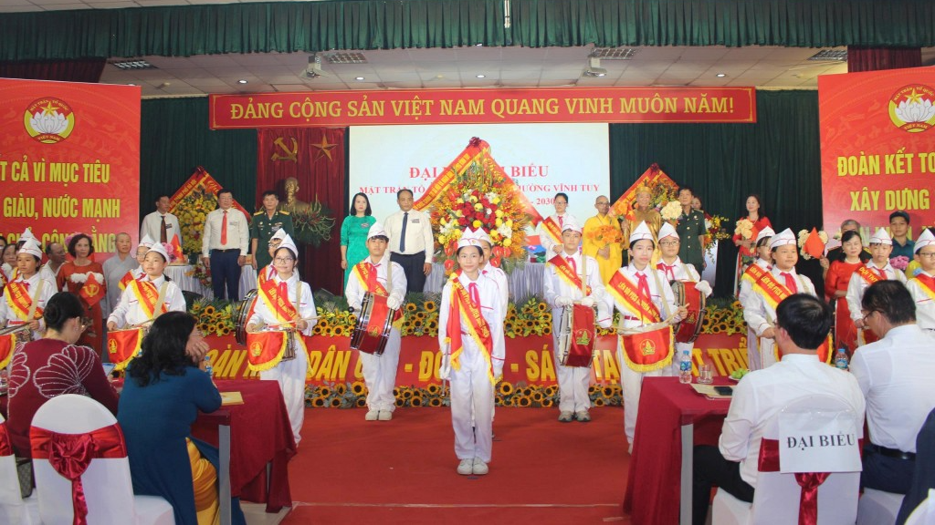 Đoàn đại biểu các tầng lớp Nhân dân chúc mừng Đại hội Đoàn đại biểu các tầng lớp Nhân dân chúc mừng Đại hội