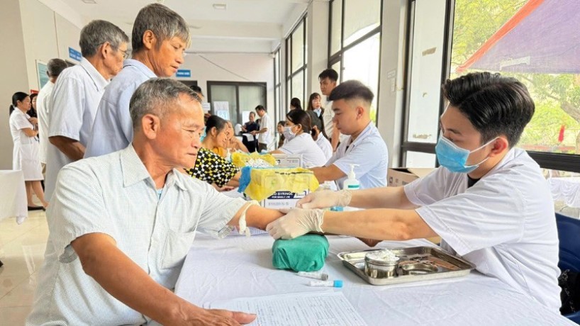 Quyết tâm triển khai Nghị quyết 72 - NQ/TW xây dựng nền y tế hiện đại