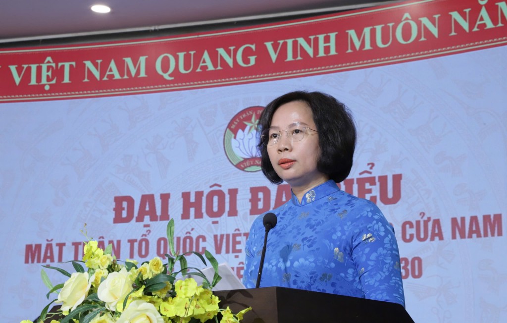 Ủy viên Ban Thường vụ Thành ủy, Phó Chủ tịch Thường trực Ủy ban MTTQ Việt Nam TP Hà Nội Bùi Huyền Mai phát biểu chỉ đạo đại hội