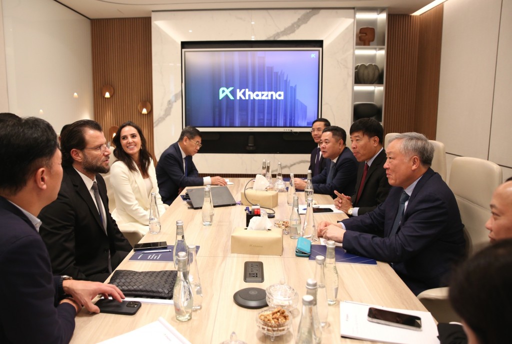 Phó Thủ tướng Nguyễn Hòa Bình nhấn mạn: Việt Nam cam kết sẽ hỗ trợ tối đa cho dự án, đồng thời mong muốn G42 tích cực tham gia đào tạo nguồn nhân lực công nghệ dữ liệu cho Việt Nam - Ảnh: VGP/Nguyễn Hoàng