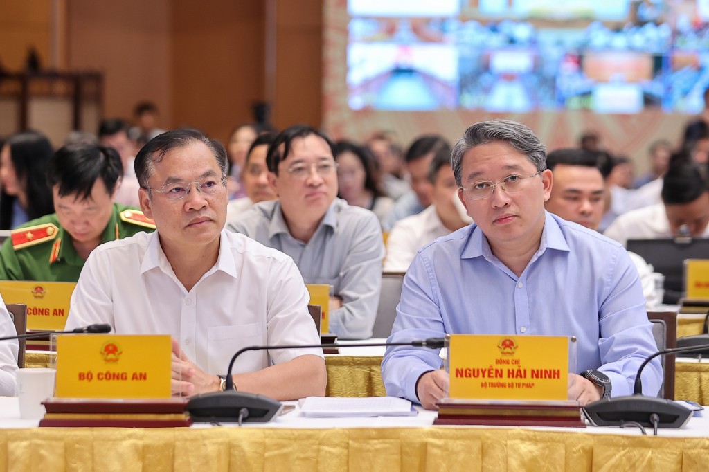 Các bộ, ngành, địa phương phải hoàn thiện cơ sở dữ liệu chậm nhất trong quý IV/2025 Các bộ, ngành, địa phương phải hoàn thiện cơ sở dữ liệu chậm nhất trong quý IV/2025