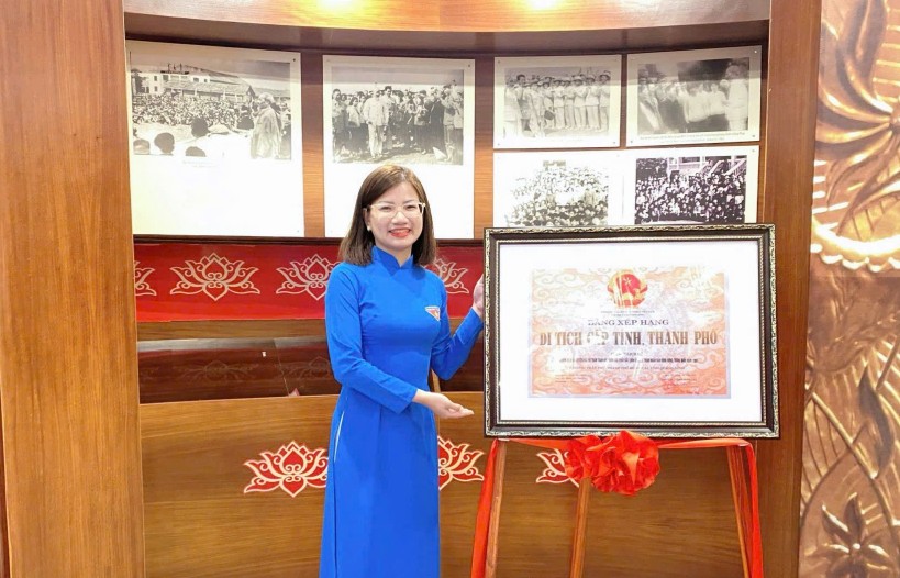 Cô giáo vùng biên giữ lửa bục giảng, thắp sáng phong trào Đoàn